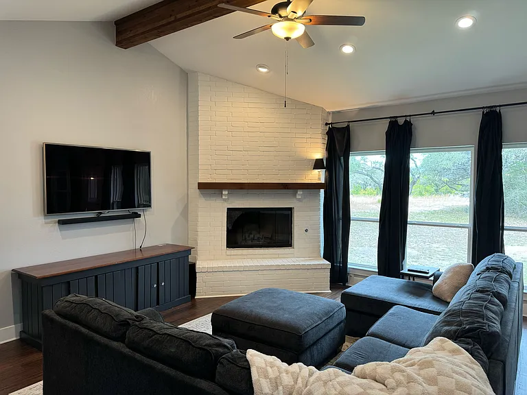 914 Bear Springs Trl — Photo 29