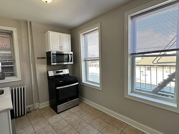 2nd image of 112 Stuyvesant Ave #5L