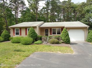 6 Buttonwood Ln, Manchester Township, NJ 08759