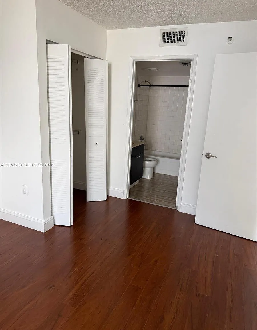 Madison Downtown Condo — Photo 4
