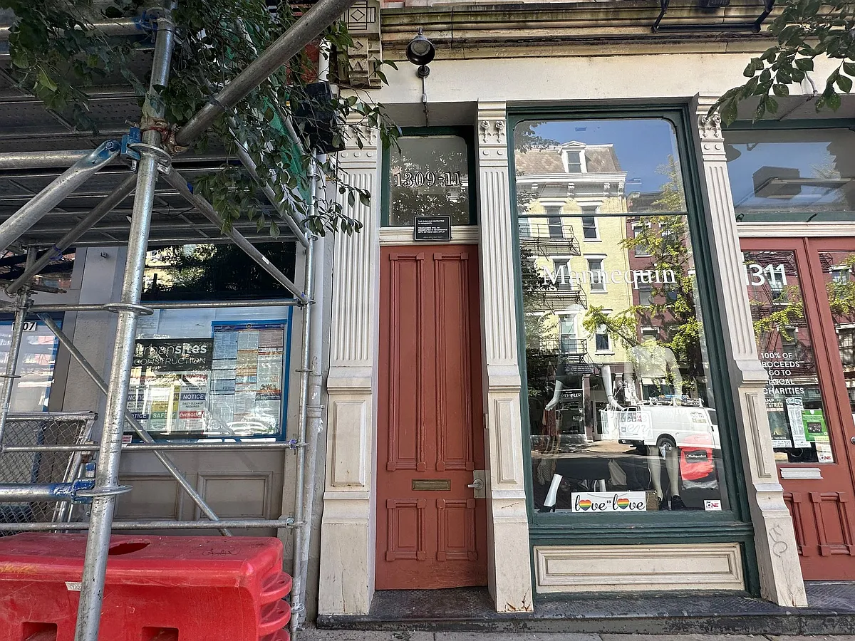 Building Photo - 1309-11 Main St