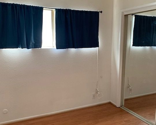 5th image of 961 S Kenmore Ave #3