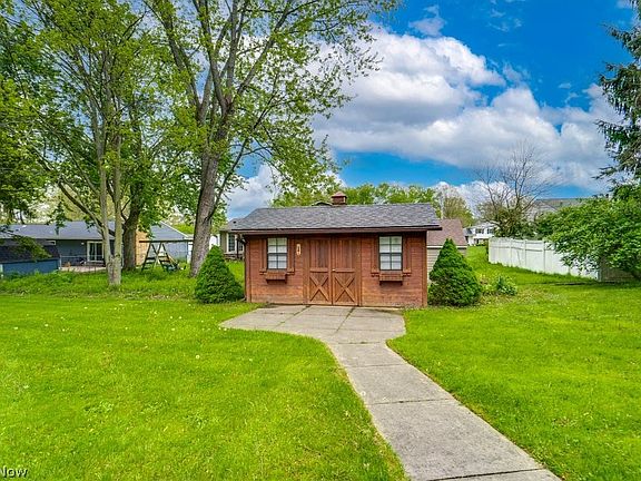 2nd image of 3277 Longwood Dr