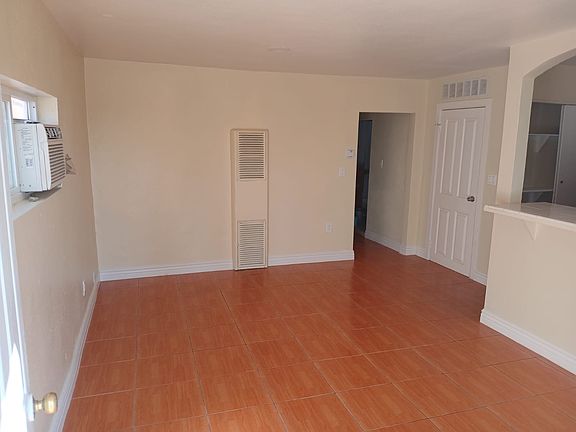 5th image of 4912A Astor Ave #A