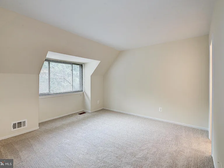 1502 Farsta Ct — Photo 13