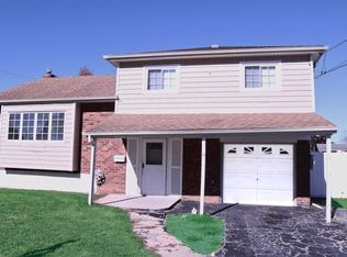 708 Highridge Rd, North Babylon, NY 11703