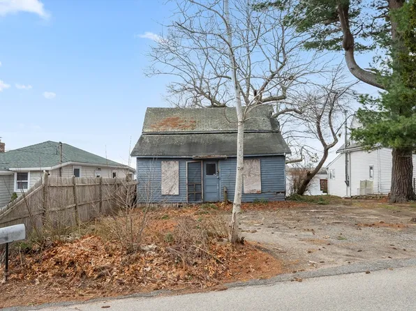 15 Ocean Ave, Halifax, MA 02338