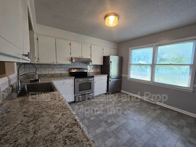2021 Downey St — Photo 5