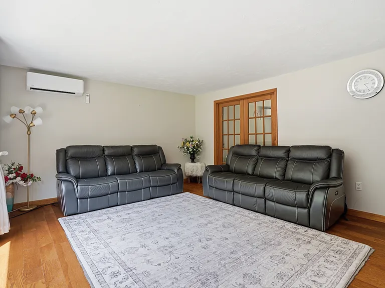 Main living room on level 1