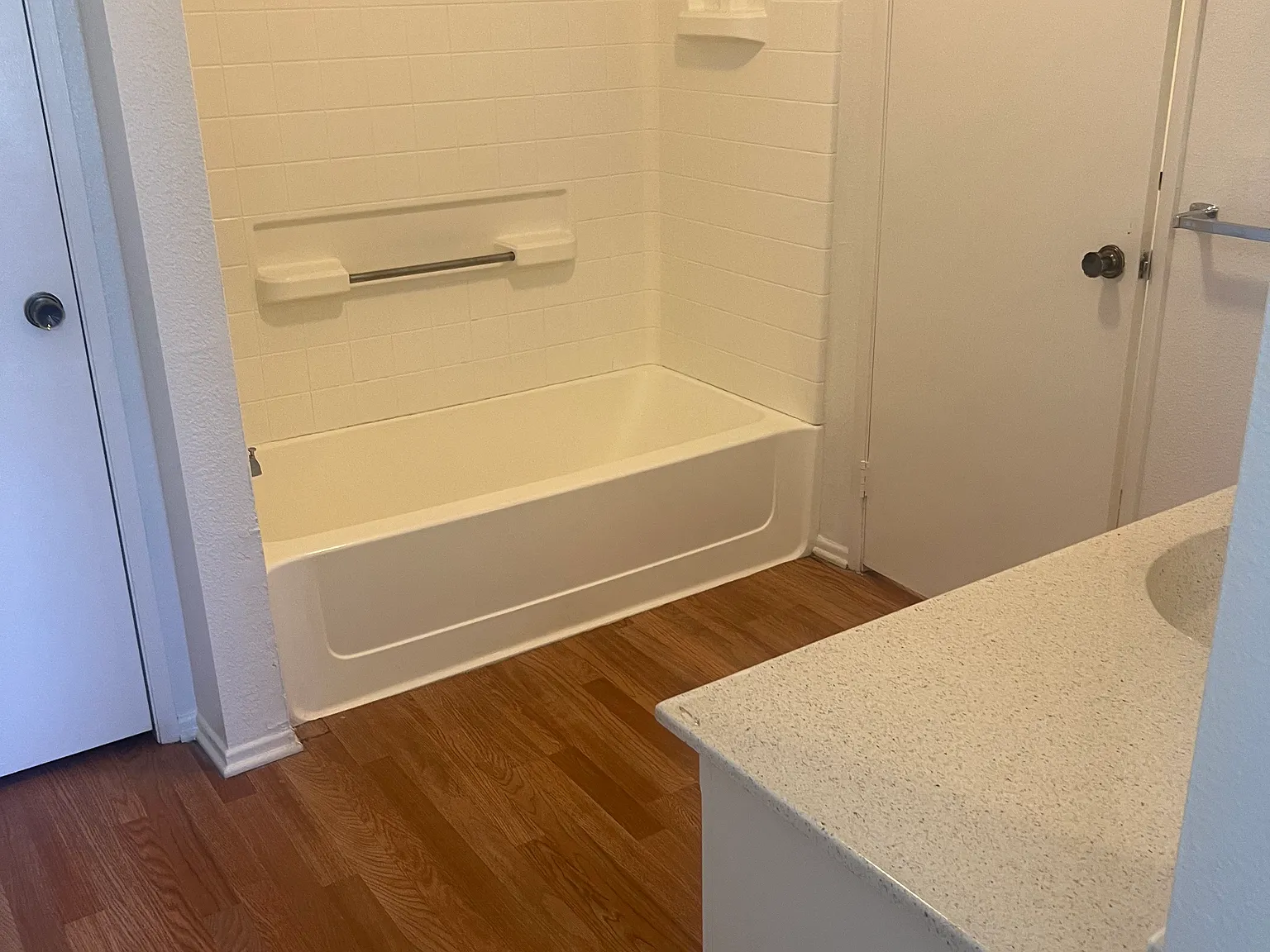 1 bed, 1000 sqft, $1,875 — Photo 2