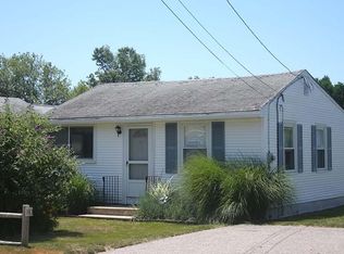 80 Angell Rd, Narragansett, RI 02882
