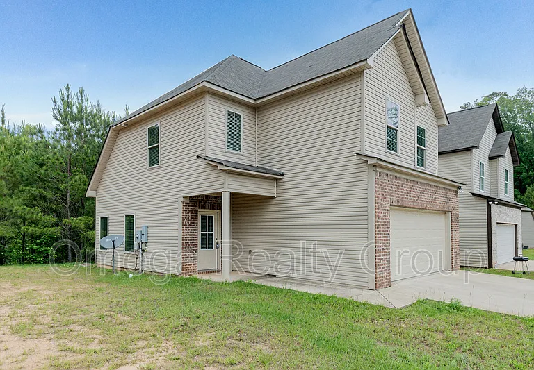 4560 Barretts Trace Blvd — Photo 2