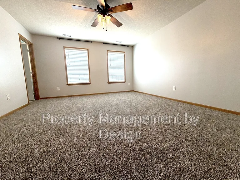 1005 NE Kamies Ln — Photo 8