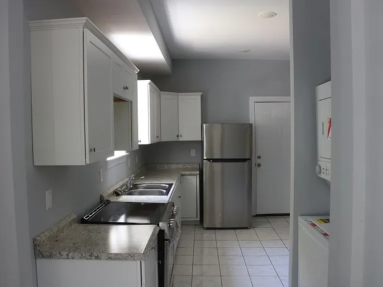 1134 Hinton St — Photo 4