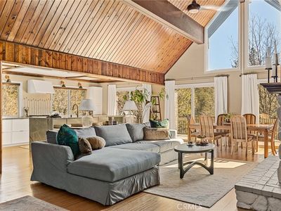 26623 Hillcrest Ln, Lake Arrowhead, CA, 92352