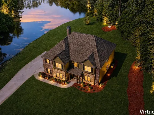 3 Westwood Lake Dr, Newnan, GA 30263