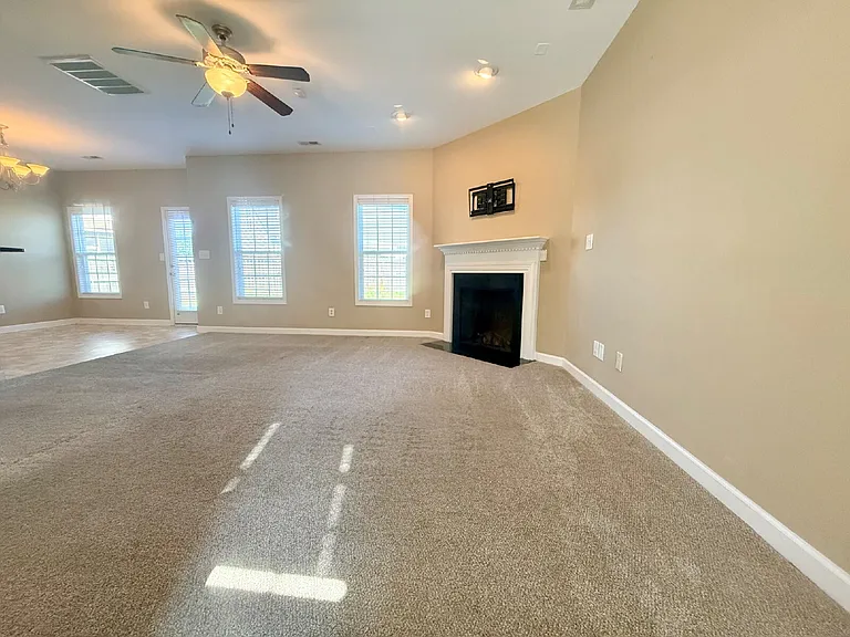 1820 Shady Knoll Ln — Photo 4
