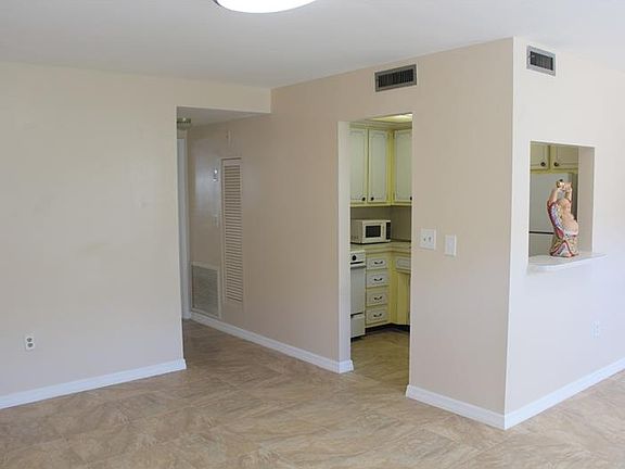 5th image of 5850 21st St N APT 2