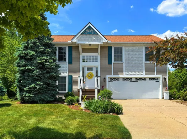 558 Thornhill Ct, Belleville, MI 48111