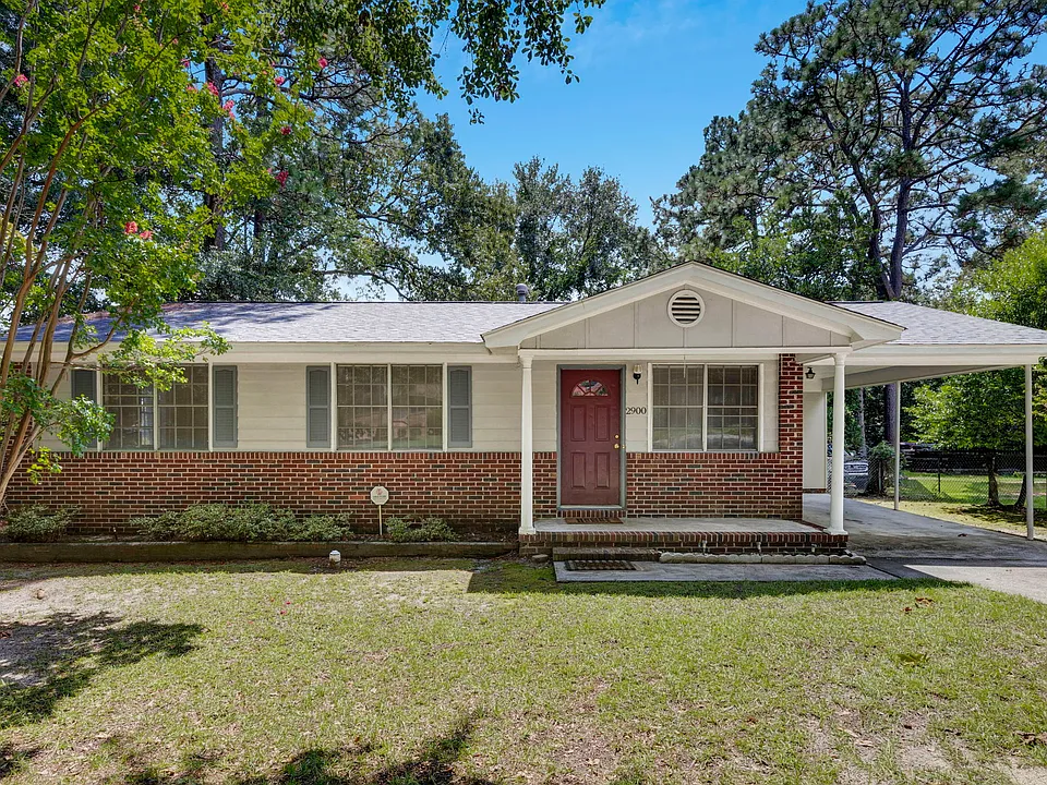 2900 Holt Dr