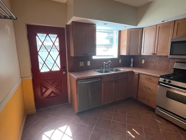 2109 S 15th St #1F — Photo 6