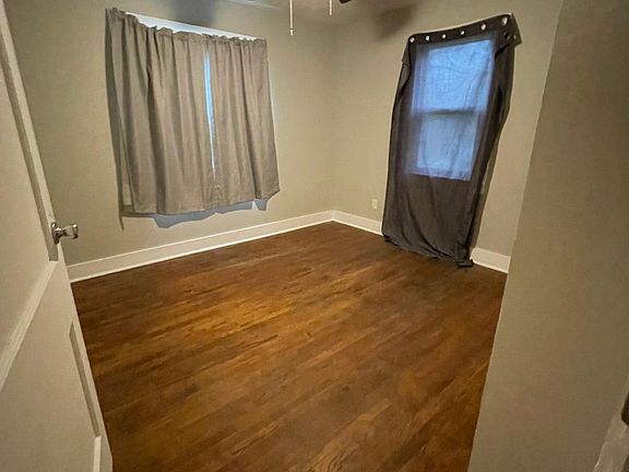 5th image of 717 E Boyer St