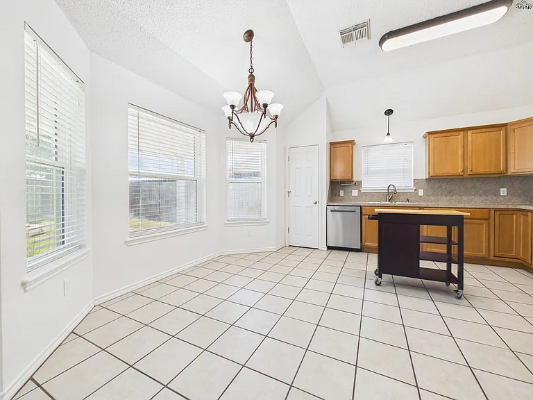 5516 Chinaberry Dr — Photo 10