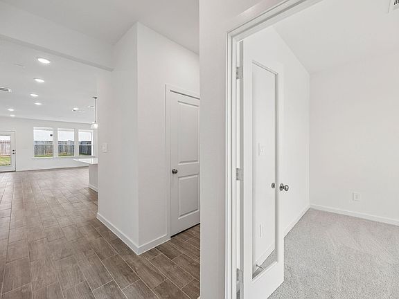 3rd image of 215 Prairie Ridge Ln