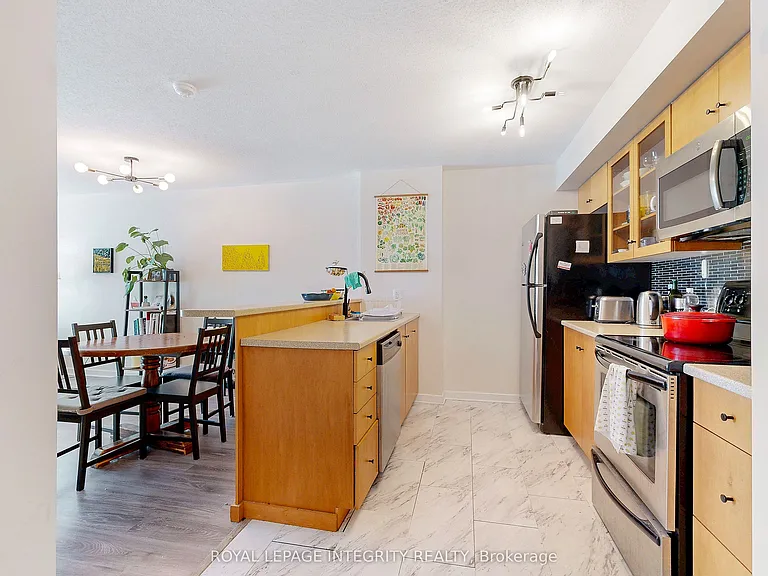 138 Somerset St W #203 — Photo 7
