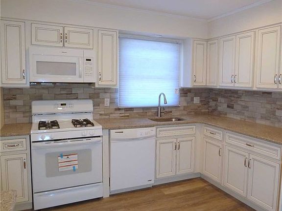 2nd image of 548 E Penn St