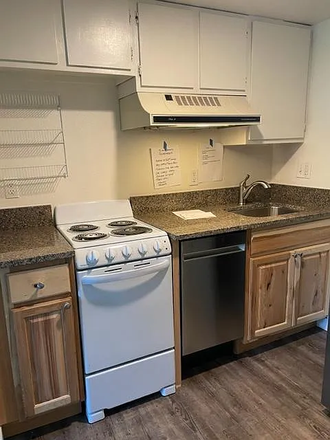 Building Photo - 1945 Canyon Blvd #6W