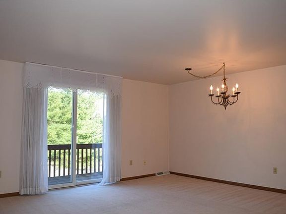 3rd image of 5218 Lantern Hill Dr