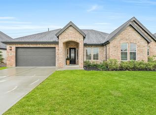 10015 Goliad Dr, Mont Belvieu, TX 77523