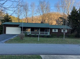 72 Clearwater Dr, Waynesville, NC 28785