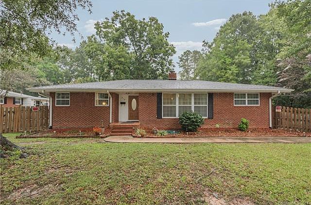 1st image of 818 Hillcrest Ave