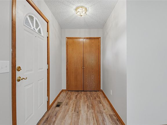 4th image of 3 Tisbury Ln