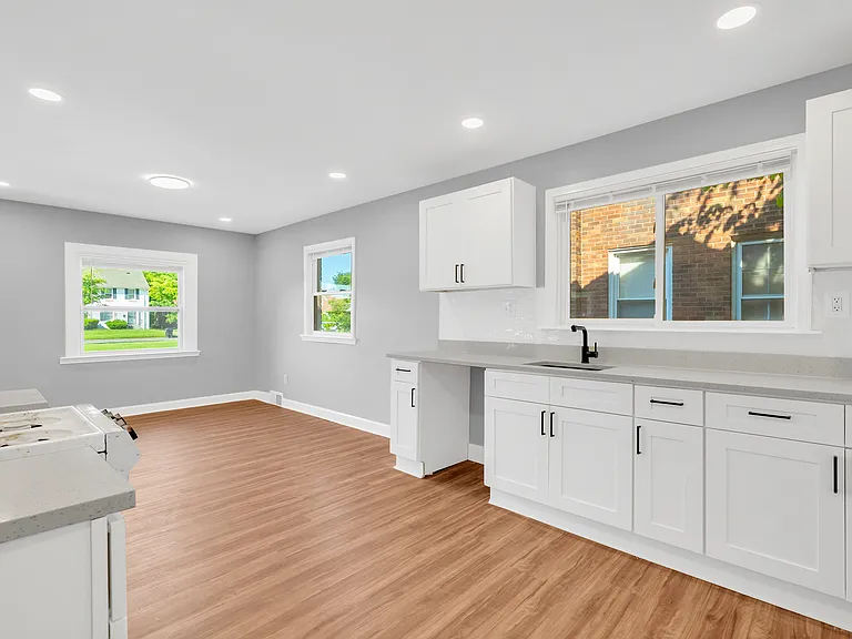 9973 E Outer Dr — Photo 15