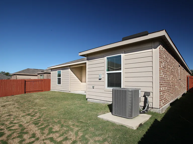 1325 Englemann Dr — Photo 6