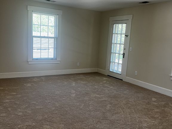 5th image of 206 N Poplar St