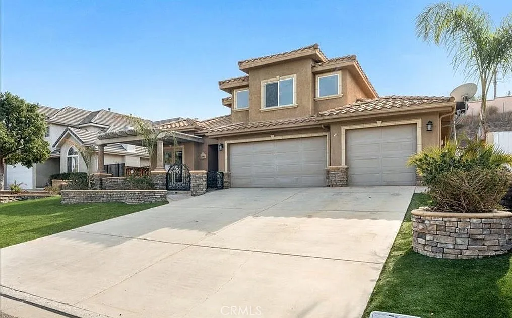 4 bed, 2.5 bath, 2724 sqft, $4,500 — Photo 3