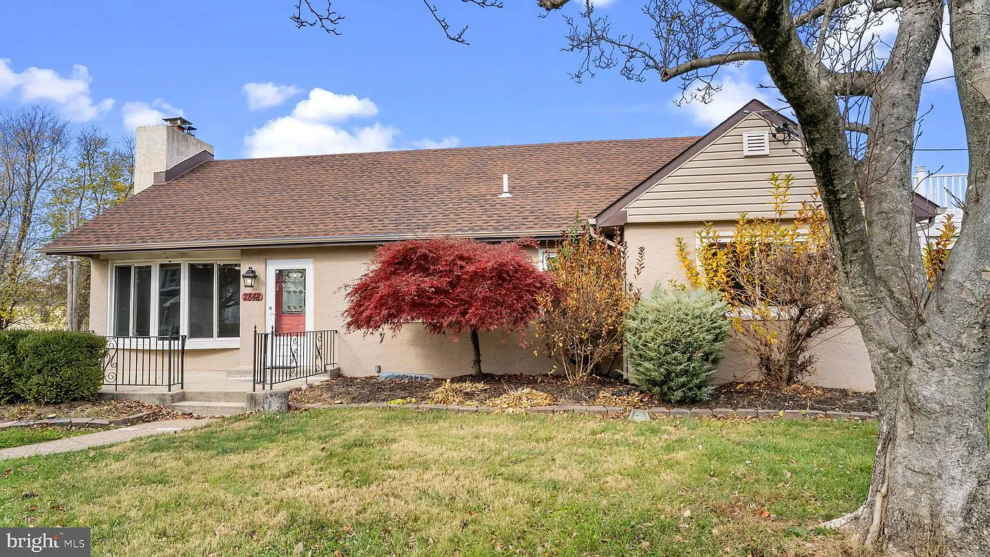 2848 Asbury Ave photo 1