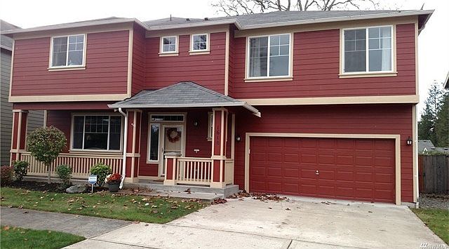 Welcome to 1618 Farina in the beautiful Freestone Station development.  This home makes living easy.  The rooms are spacious, offering privacy to all, yet gives you huge gathering rooms in which to enjoy and entertain. Back yard and front have underground