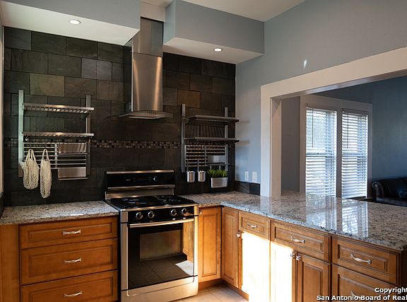 2nd image of 1702 W Mayfield Blvd