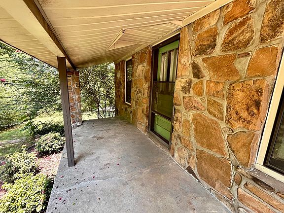 2nd image of 210 Valley View Dr
