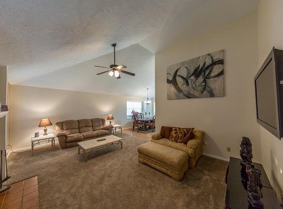 3rd image of 412 Deer Fern Dr