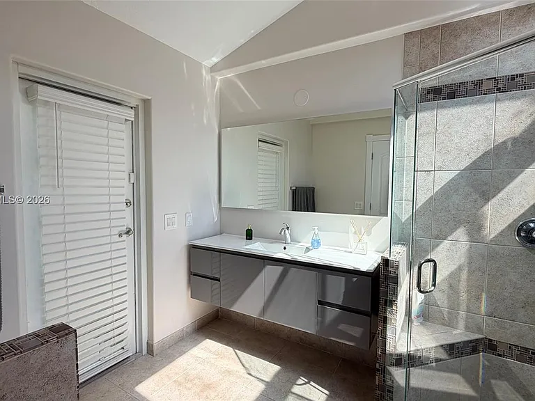 582 Spinnaker — Photo 12
