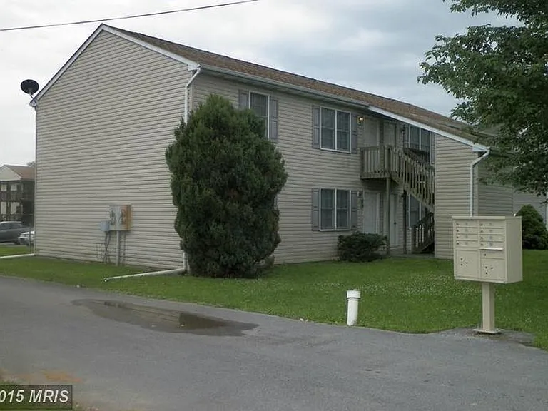 413 N Western Ave — Photo 3