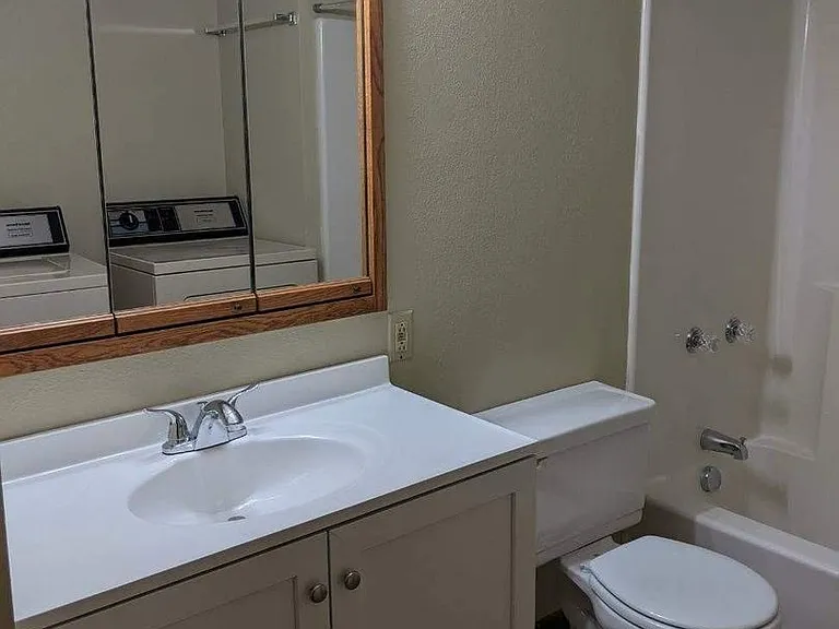 823 Doberman Ct SE — Photo 10