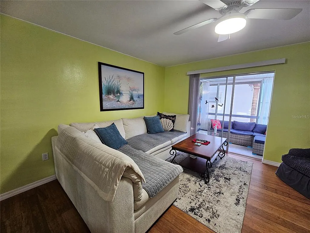 2 bed, 2.0 bath, 966 sqft, $1,400 — Photo 3