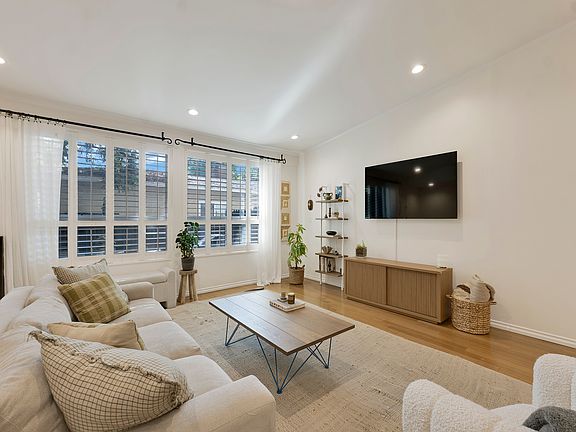 5th image of 12803 Bloomfield St Unit 2